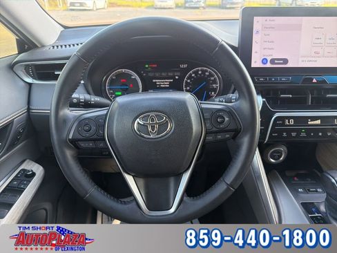 Used 2024 Toyota Venza XLE AWD/4WD image 2