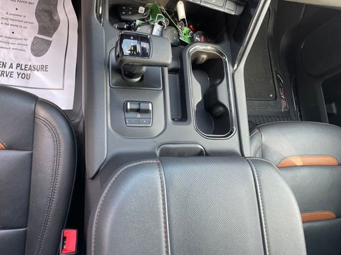 Used 2025 GMC Sierra 1500 AT4 w/ Technology Package AWD/4WD image 46