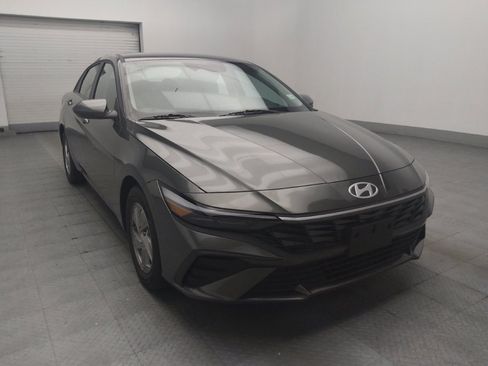 Used 2025 Hyundai Elantra SE FWD image 13
