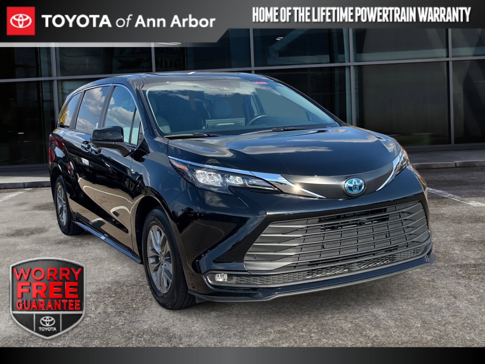 Used 2025 Toyota Sienna XLE AWD/4WD image 1