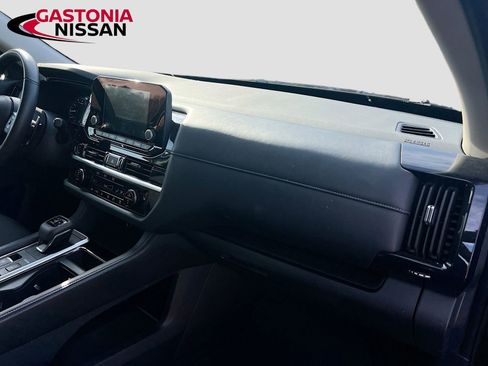 Used 2024 Nissan Pathfinder SV image 38