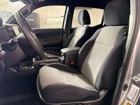 Used 2021 Toyota Tacoma TRD Sport AWD/4WD image 5
