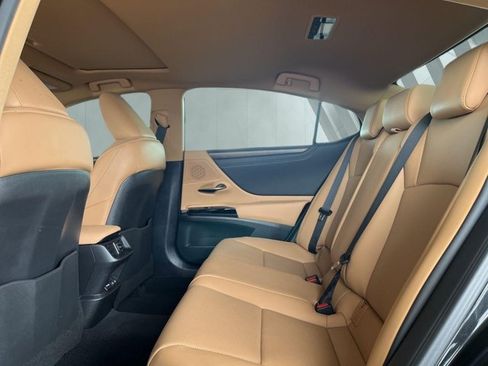 Certified 2025 Lexus ES 350 w/ Premium Package FWD image 11