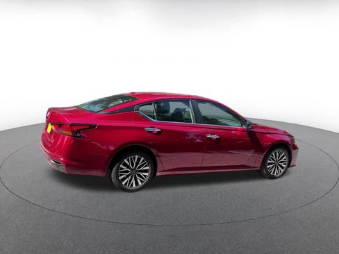 Used 2025 Nissan Altima 2.5 SV FWD image 15