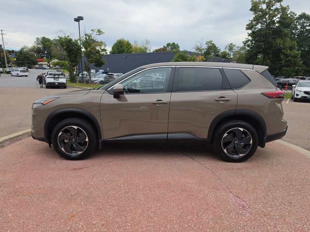 Used 2025 Nissan Rogue SV AWD/4WD image 2