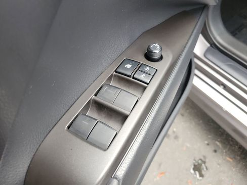 Used 2021 Toyota Camry SE image 15