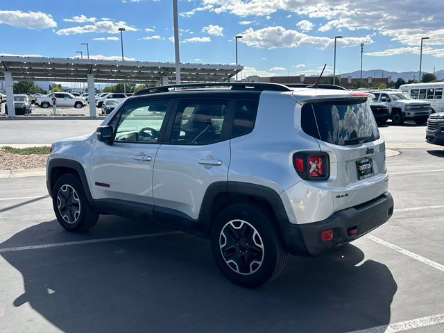 Used 2016 Jeep Renegade Trailhawk w/ Premium Trailhawk Package AWD/4WD image 3
