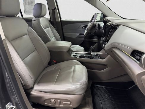 Used 2020 Chevrolet Traverse LT w/ Driver Confidence II Package image 15