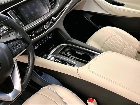 Used 2022 Buick Enclave Avenir image 13