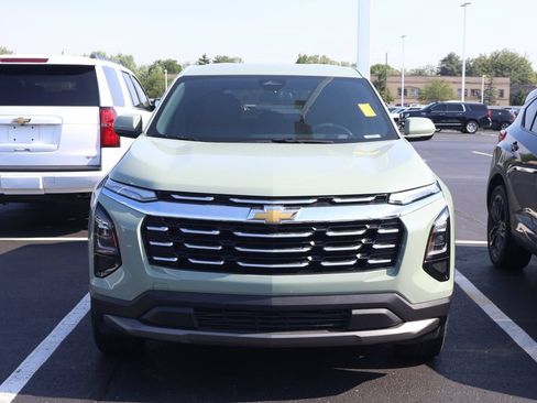 Used 2026 Chevrolet Equinox LT FWD image 2