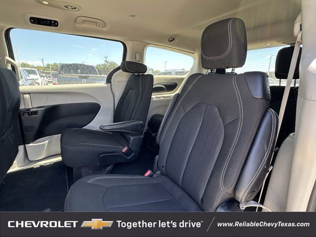 Used 2022 Chrysler Voyager LX FWD image 25