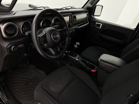 Used 2018 Jeep Wrangler Unlimited Sport image 9