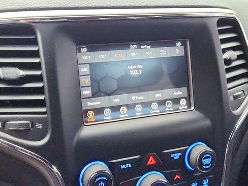 Used 2018 Jeep Grand Cherokee Laredo AWD/4WD image 27