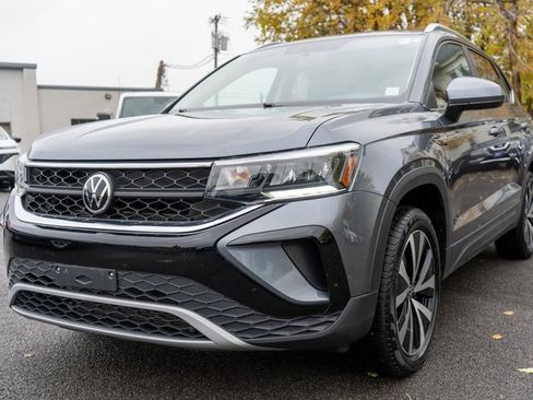 Used 2022 Volkswagen Taos SE image 2