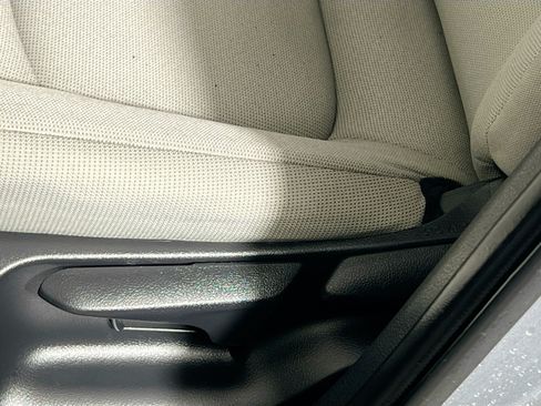 Used 2024 Toyota Corolla Cross L FWD image 15