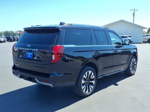 Used 2025 Ford Expedition Platinum w/ Driver's Package AWD/4WD image 6