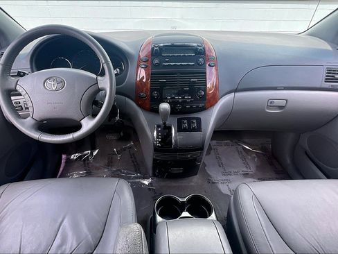 Used 2010 Toyota Sienna XLE FWD image 19