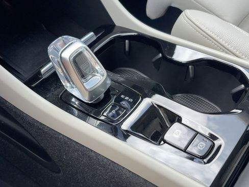 Used 2023 Volvo XC40 B5 Plus w/ Protection Package Premier image 16