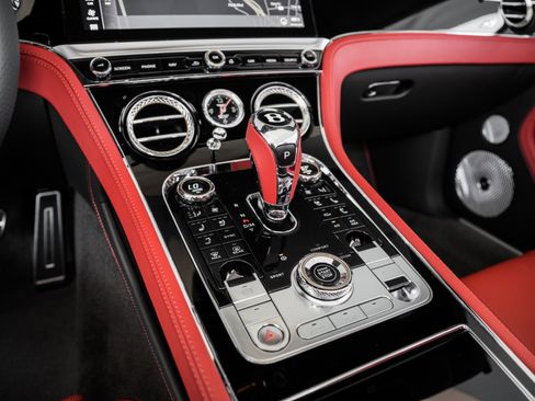 Used 2023 Bentley Continental GT V8 image 33