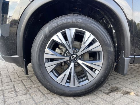 Used 2021 Nissan Rogue SV image 11