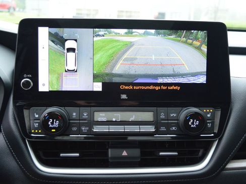 Used 2024 Toyota Grand Highlander AWD image 29