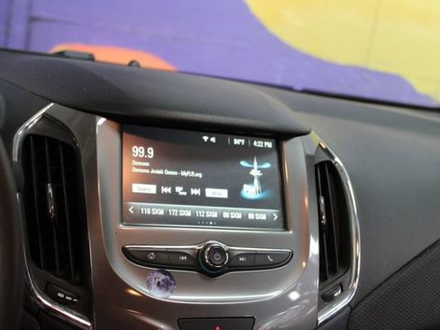 Used 2018 Chevrolet Cruze LT w/ LT Convenience Package FWD image 17