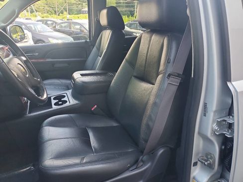 Used 2013 Chevrolet Tahoe LT w/ Luxury Package AWD/4WD image 9
