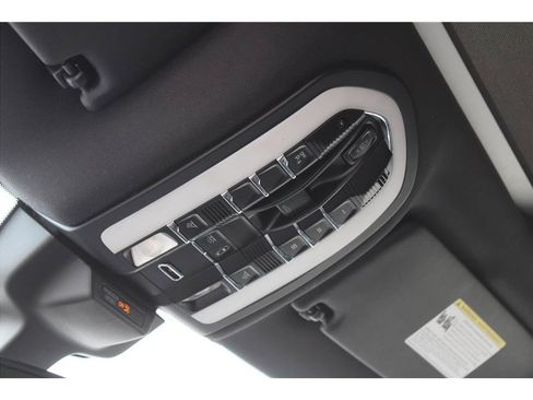 Used 2015 Porsche Macan S AWD/4WD image 36