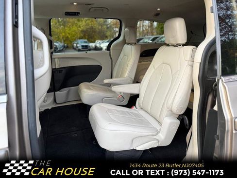 Used 2018 Chrysler Pacifica Touring-L w/ Premium Audio Group image 16