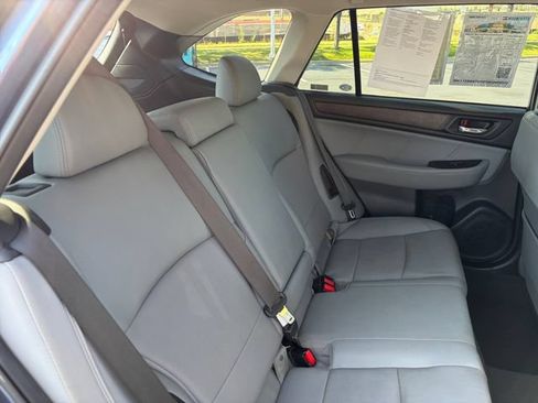 Used 2018 Subaru Outback 3.6R Limited AWD/4WD image 18