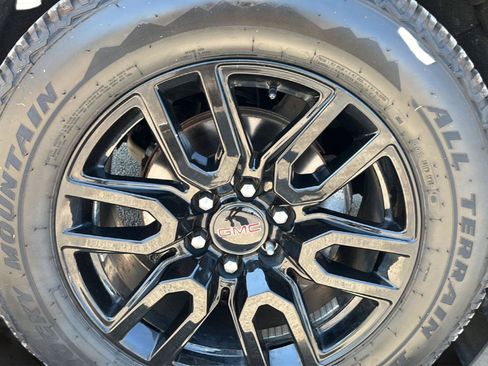 Used 2021 GMC Sierra 1500 Elevation RWD image 9