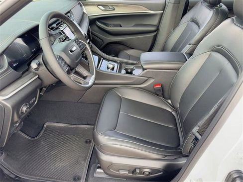 New 2025 Jeep Grand Cherokee Limited image 5