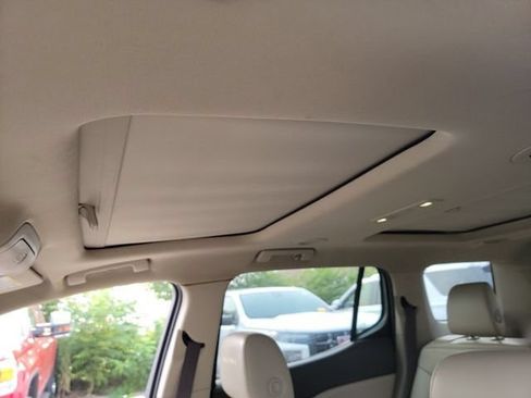 Used 2017 GMC Acadia Denali w/ Technology Package FWD image 10
