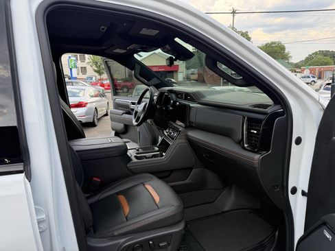 Used 2024 GMC Sierra 2500 AT4 w/ AT4 Premium Plus Package AWD/4WD image 18
