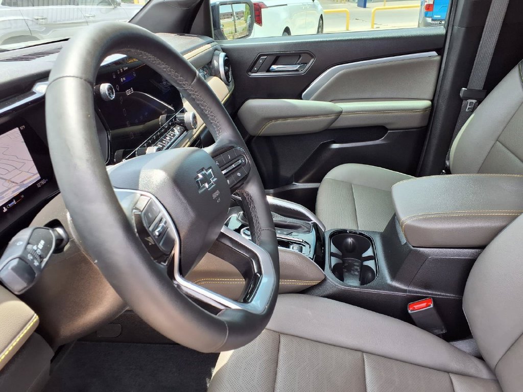 Used 2025 Chevrolet Colorado ZR2 w/ Technology Package AWD/4WD image 15