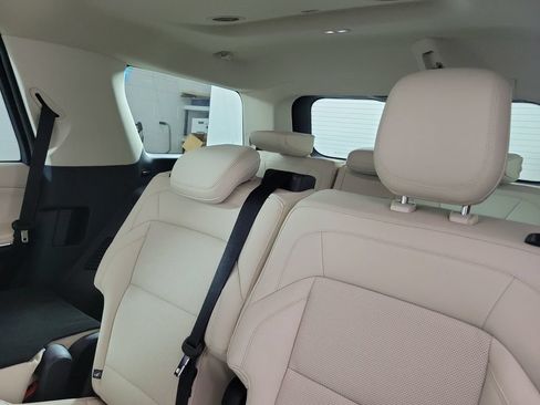 New 2027 Lincoln Navigator Premiere RWD image 13