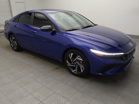 Used 2025 Hyundai Elantra Sport FWD image 11