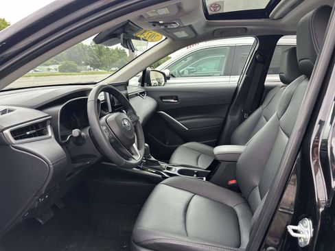 Used 2024 Toyota Corolla Cross XLE w/ Convenience Package AWD/4WD image 16