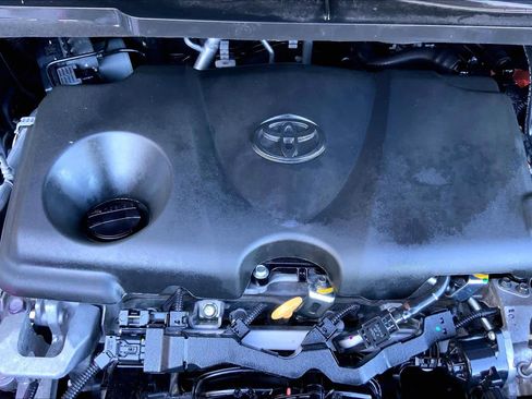 Used 2025 Toyota Sienna XLE image 31