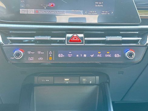 Used 2023 Kia Niro EX w/ EX Cold Weather Package image 16