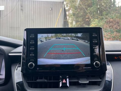 Used 2021 Toyota Corolla LE image 24