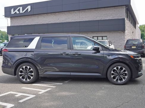 Used 2024 Kia Carnival EX FWD image 19
