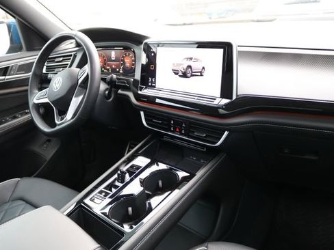 Used 2025 Volkswagen Atlas Cross Sport SEL Premium R-Line image 18