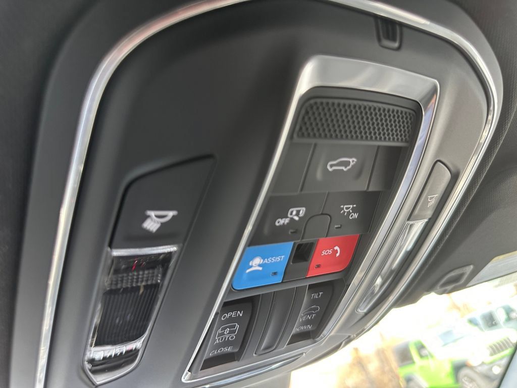New 2025 Jeep Grand Cherokee Laredo X w/ Luxury Tech Group I AWD/4WD image 21