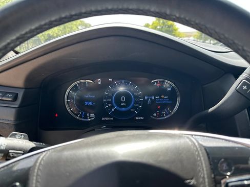 Used 2016 Cadillac Escalade ESV Platinum AWD/4WD image 22
