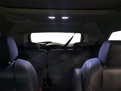 Used 2019 Buick Enclave Essence image 19