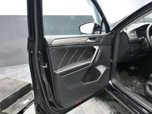 Used 2023 Volkswagen Tiguan SE image 16