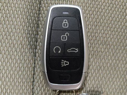 Used 2022 Chevrolet Traverse LS FWD image 32