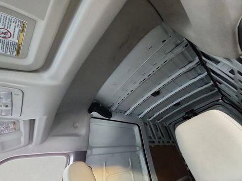 Used 2019 Nissan NV 2500 SV image 13