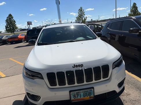 Used 2023 Jeep Cherokee Altitude Lux AWD/4WD image 2